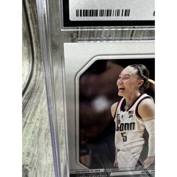 2024-25 Panini Instant NIL Paige Bueckers #49 Panini Instant 1st PR #/3607 CGC 9 - Picture 4 of 10